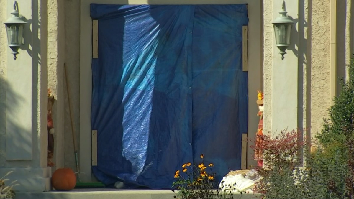 Eagles Player Fletcher Cox Holds Shotgun to Scare Off Home Invader