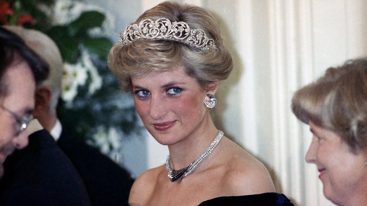 Princess Diana's Catherine Walker dress sells for $325,000 at auction – NBC10 Philadelphia - Vimarsana News