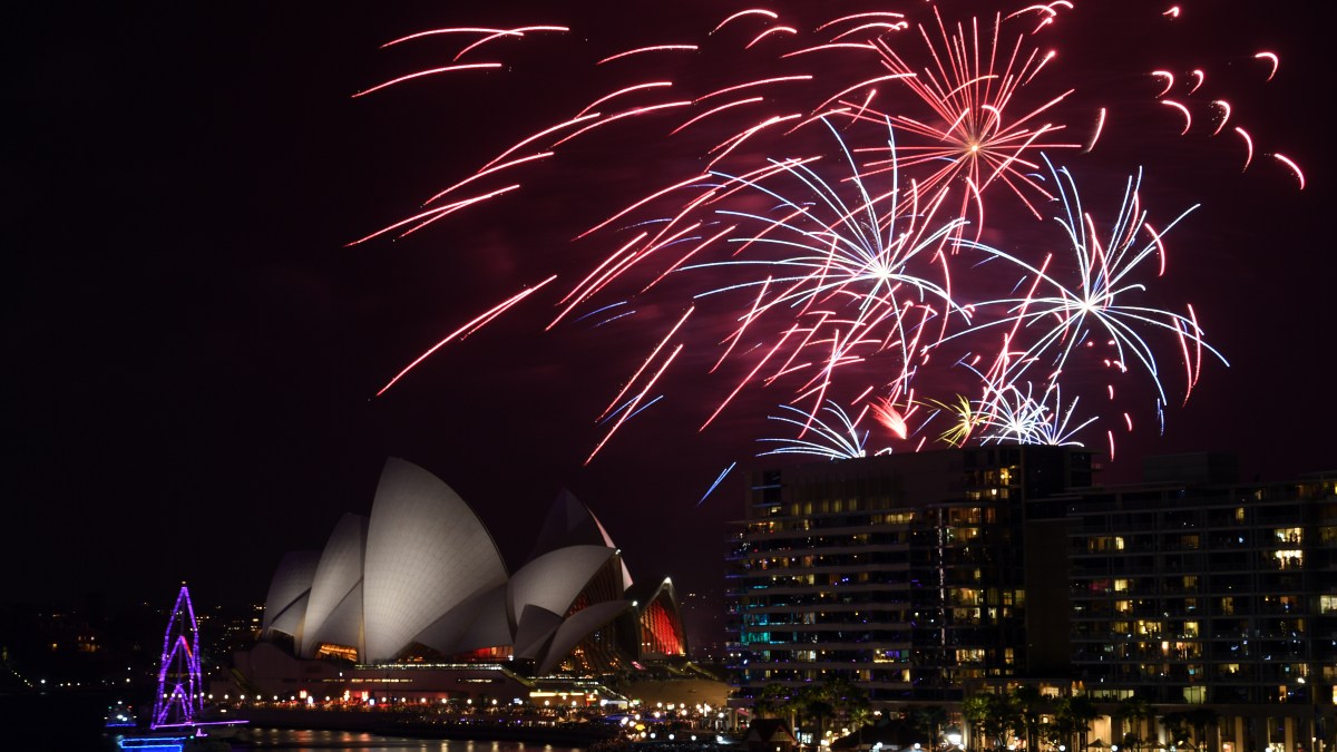 Pictures From 2020 New Year S Eve Celebrations Across The World Nbc10