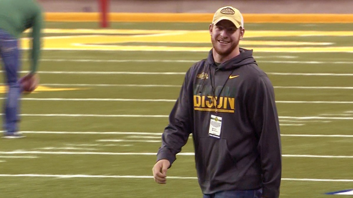 Go Home With Eagles Star QB Carson Wentz - NBC10 Philadelphia