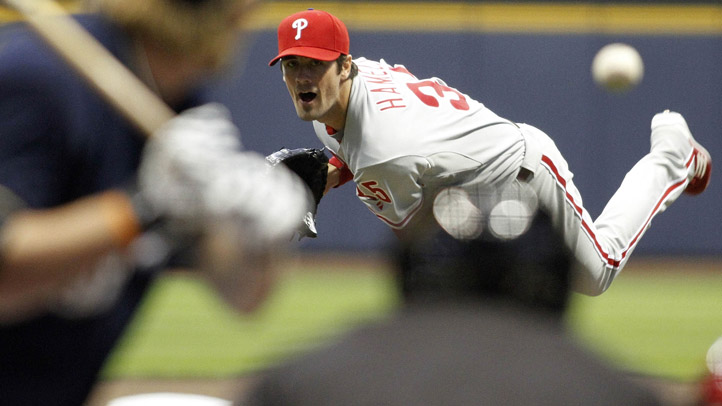 Cole Hamels Throws to Brewers