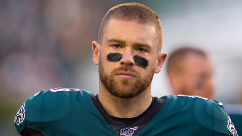 Zach Ertz #86 of the Philadelphia Eagles looks on against the Dallas Cowboys at Lincoln Financial Field on December 22, 2019 in Philadelphia, Pennsylvania.