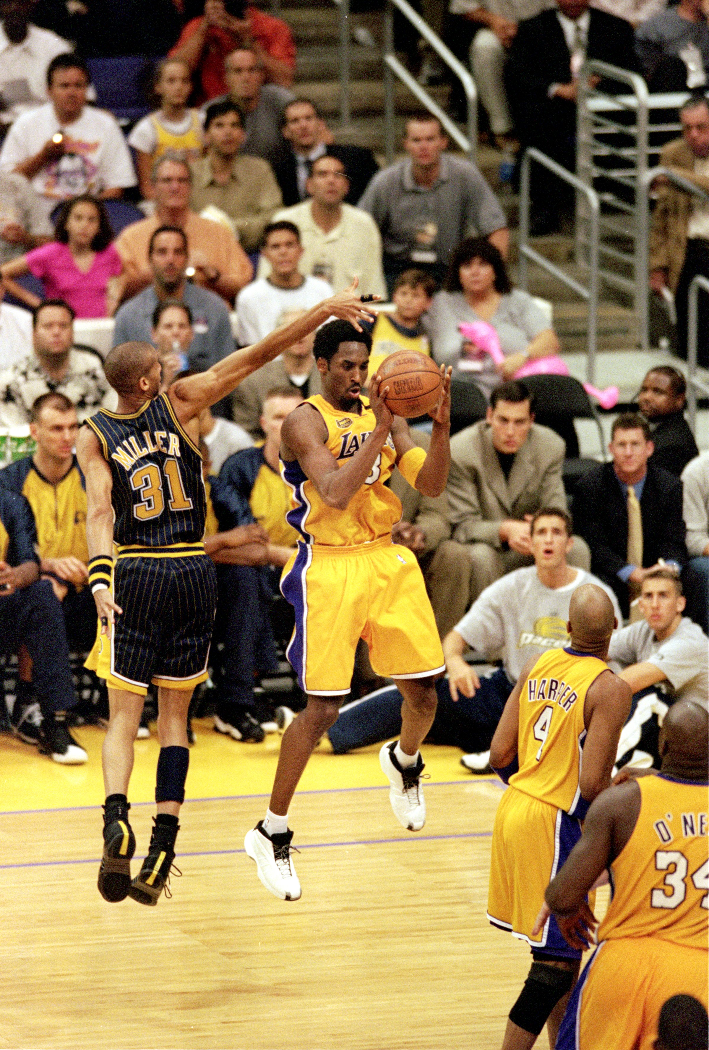 Two minutes of Kobe Bryant midrange jumpers during the 2001 NBA