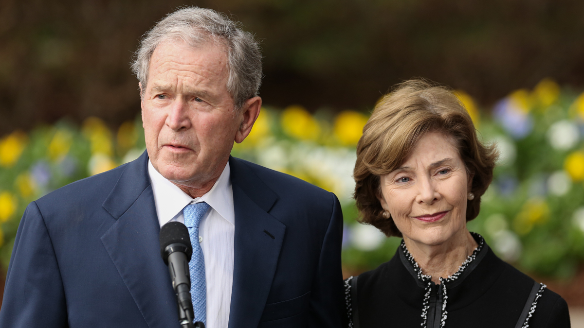 former-president-george-w-bush-wife-laura-receive-national