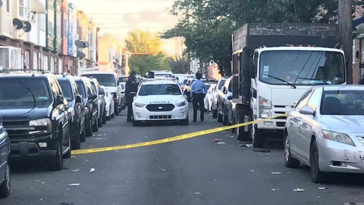 Off-Duty Officer Shoots Man Who Lunged at Him With Scissors, Police Say ...
