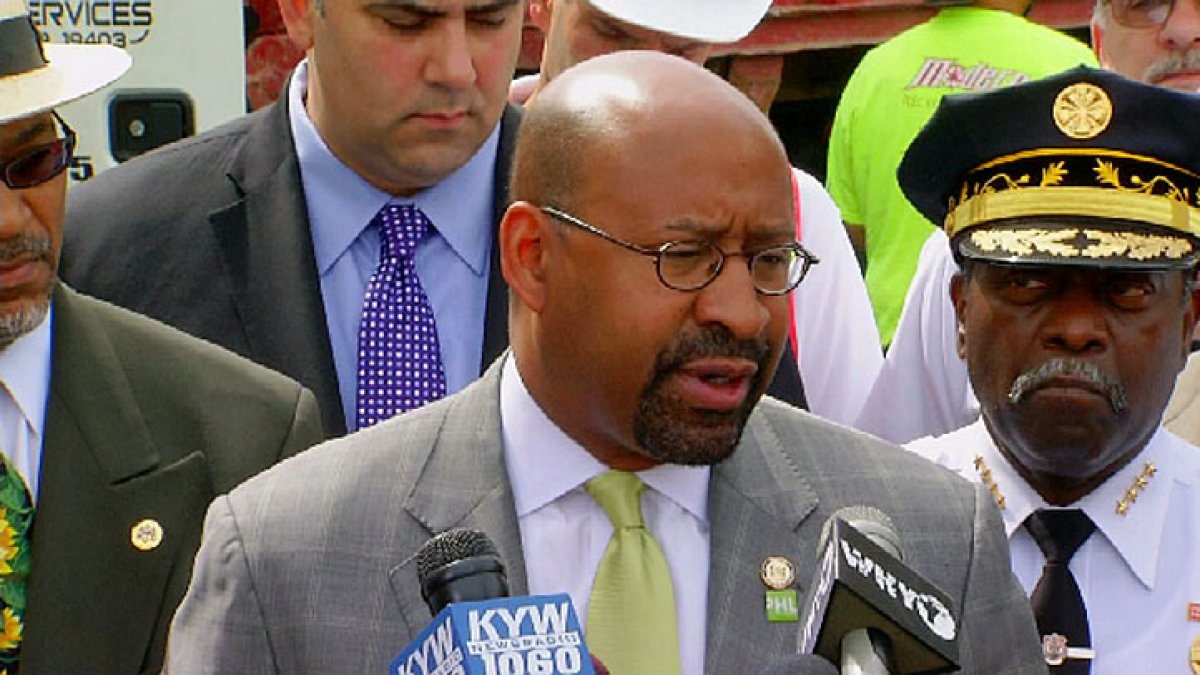 Bus With Philadelphia Phillies And Mayor Michael Nutter Hoisting