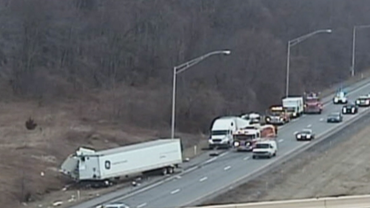 1 Hurt After TractorTrailers Crash on I95 NBC10 Philadelphia