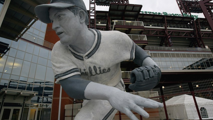 Robin Roberts Statue