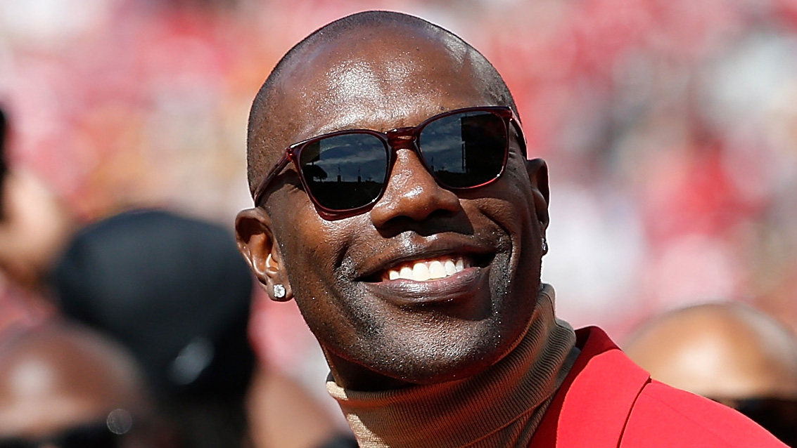 Terrell Owens Launches ‘COVID-19 Driveway Challenge’ Complete With Sit ...