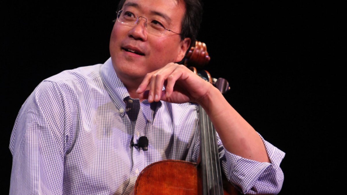YoYo Ma Gives Impromptu Performance at Mass. Vaccine Clinic NBC10