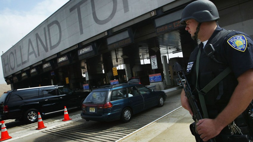 51221663CH003_Anti_Terror_E