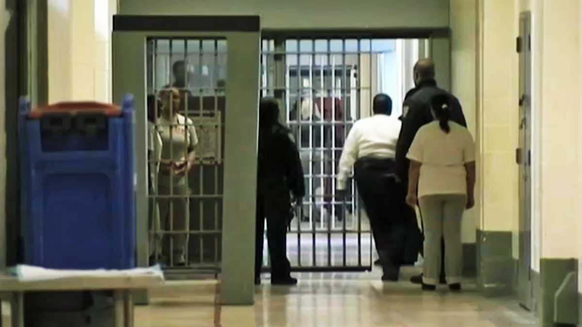 6 Female Correction Officers Indicted Over Nyc Jail Visit Strip Searches Nbc10 Philadelphia