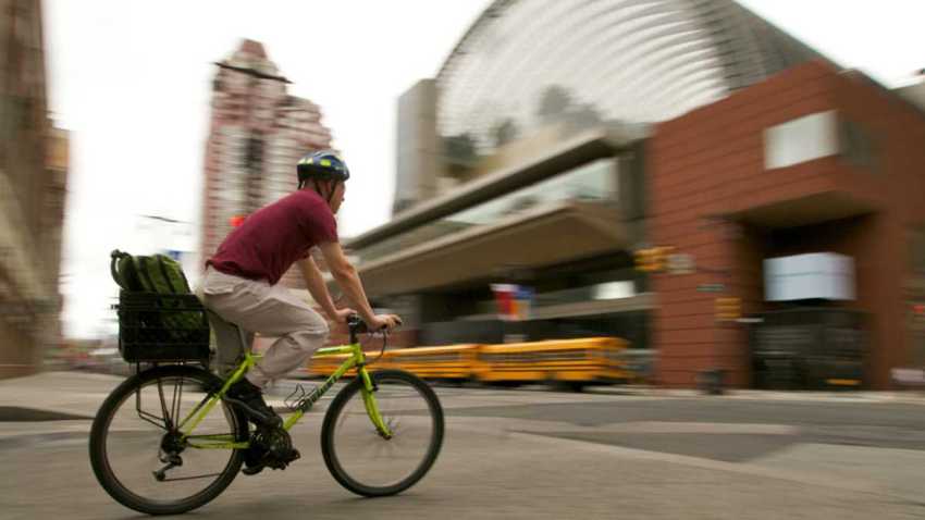 philly cyclists center city bicycle commuter generic philadelphia
