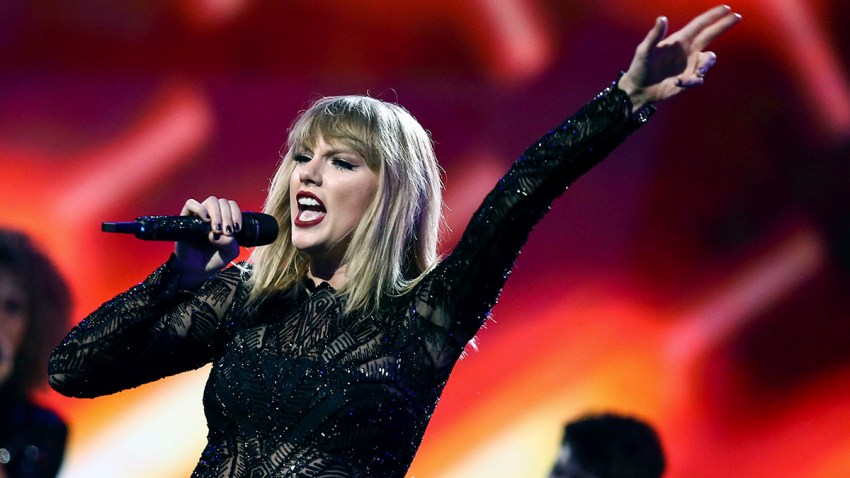 Taylor Swift Performs at Super Saturday Night 2017