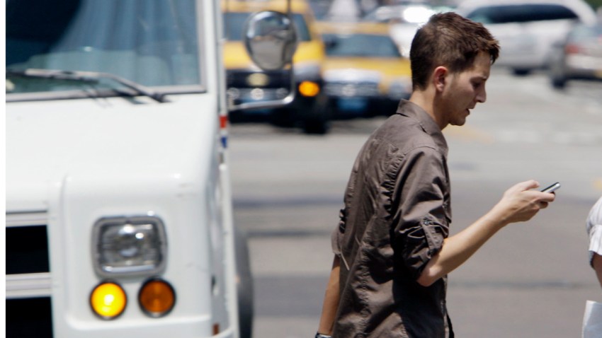 texting and walking feuerherd