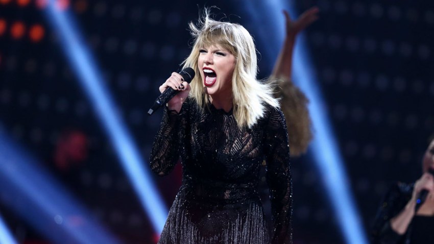 Taylor Swift Performs at Super Saturday Night 2017