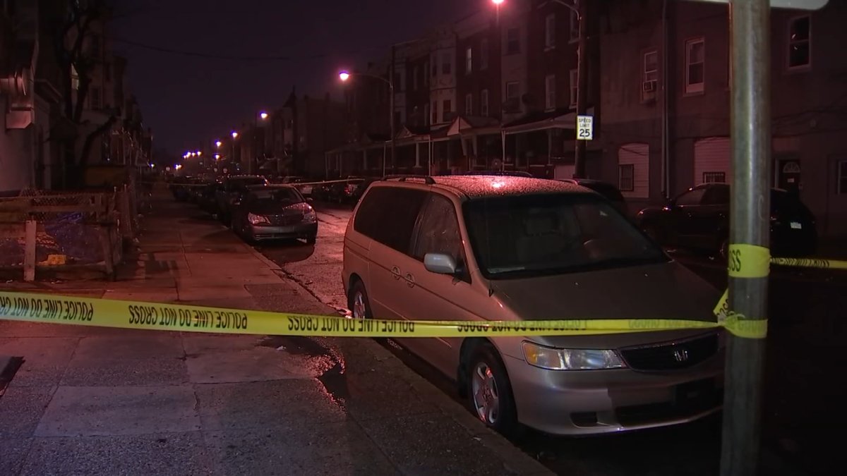 Gunman Fires Shots at Detectives in West Philadelphia, Police Say ...