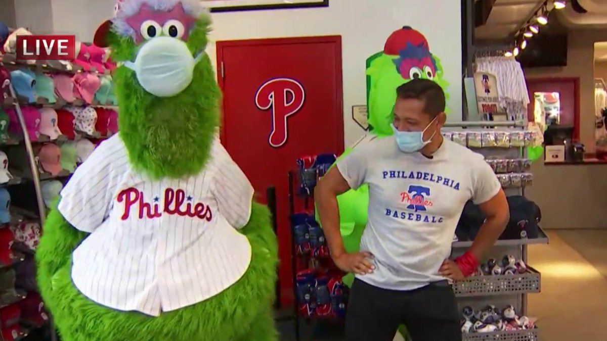 Phillie Phanatic celebrates 38th birthday with a mascot dance-off