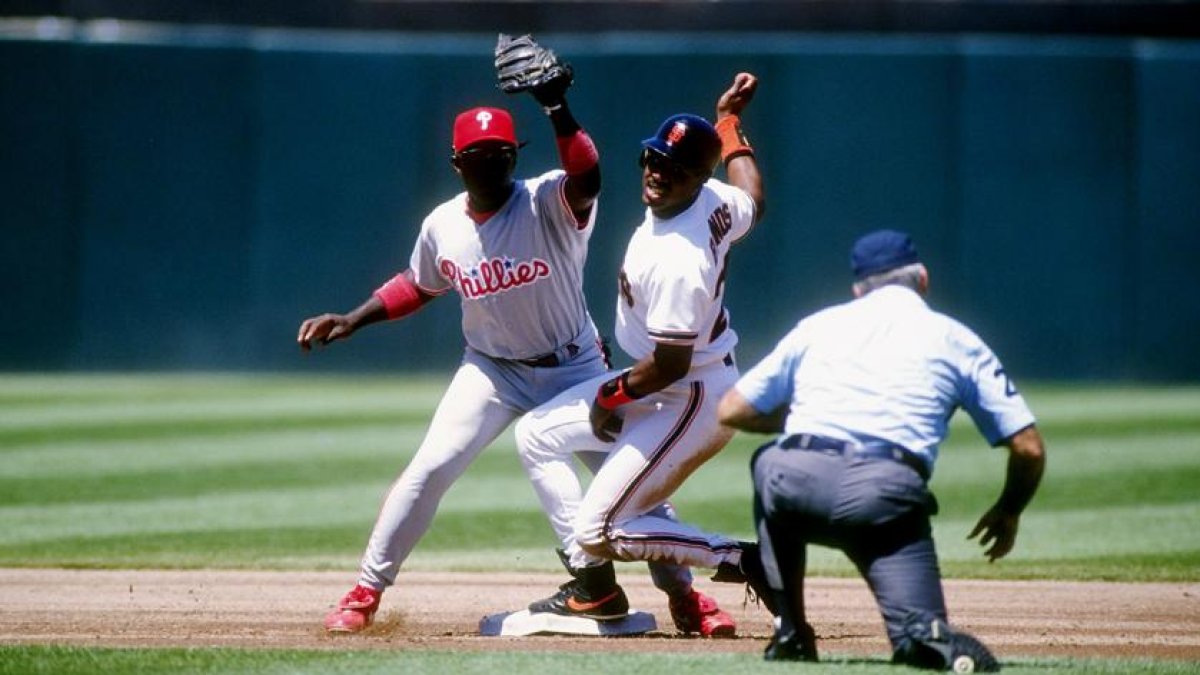 Mariano Duncan of the Philadelphia Phillies during a 1993 World News  Photo - Getty Images