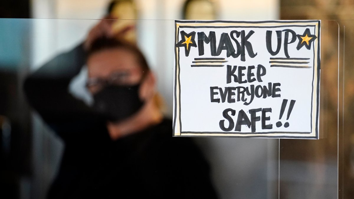 Les personnes entièrement vaccinées devraient porter des masques dans les espaces publics intérieurs, selon les responsables de la santé de Philly – NBC10 Philadelphia