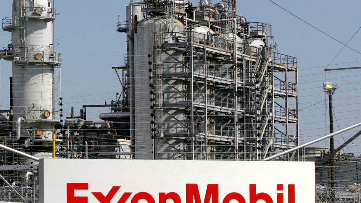 ExxonMobil Is at a Crossroads as Climate Crisis Spurs Clean Energy Transition - Vimarsana News