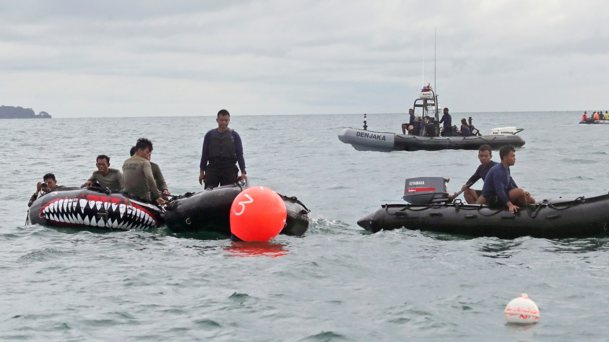 Divers Recover 'Black Box' From Crashed Indonesia Plane – NBC10 Philadelphia - Vimarsana News