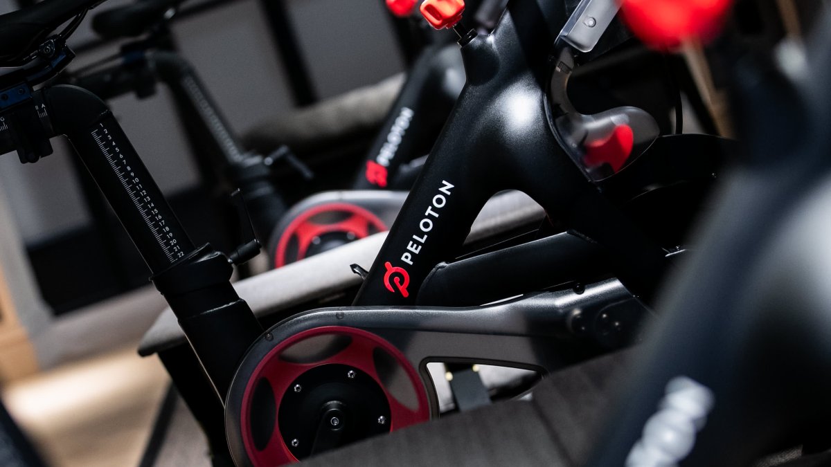 Peloton Shares Collapse as Momentum for Its At-Home Fitness Equipment Slows - Vimarsana News
