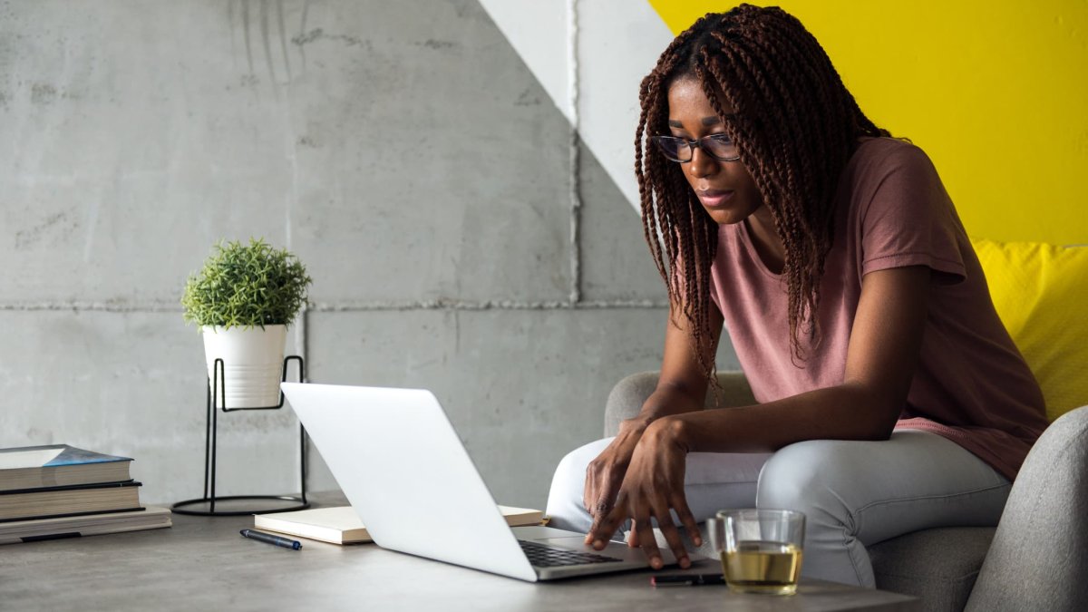 Women Investors Are Still Outperforming Men, Study Finds - Vimarsana News
