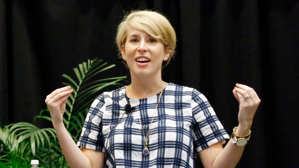Pregnant HGTV Star Erin Napier Shares Photo of Her ‘Weird’ Baby Bump