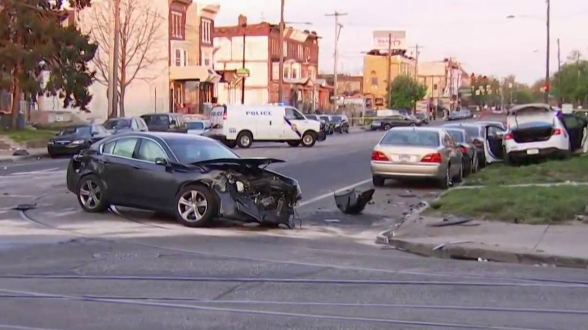 Philadelphia Police Crash While Rushing Gunshot Victim to Hospital ...