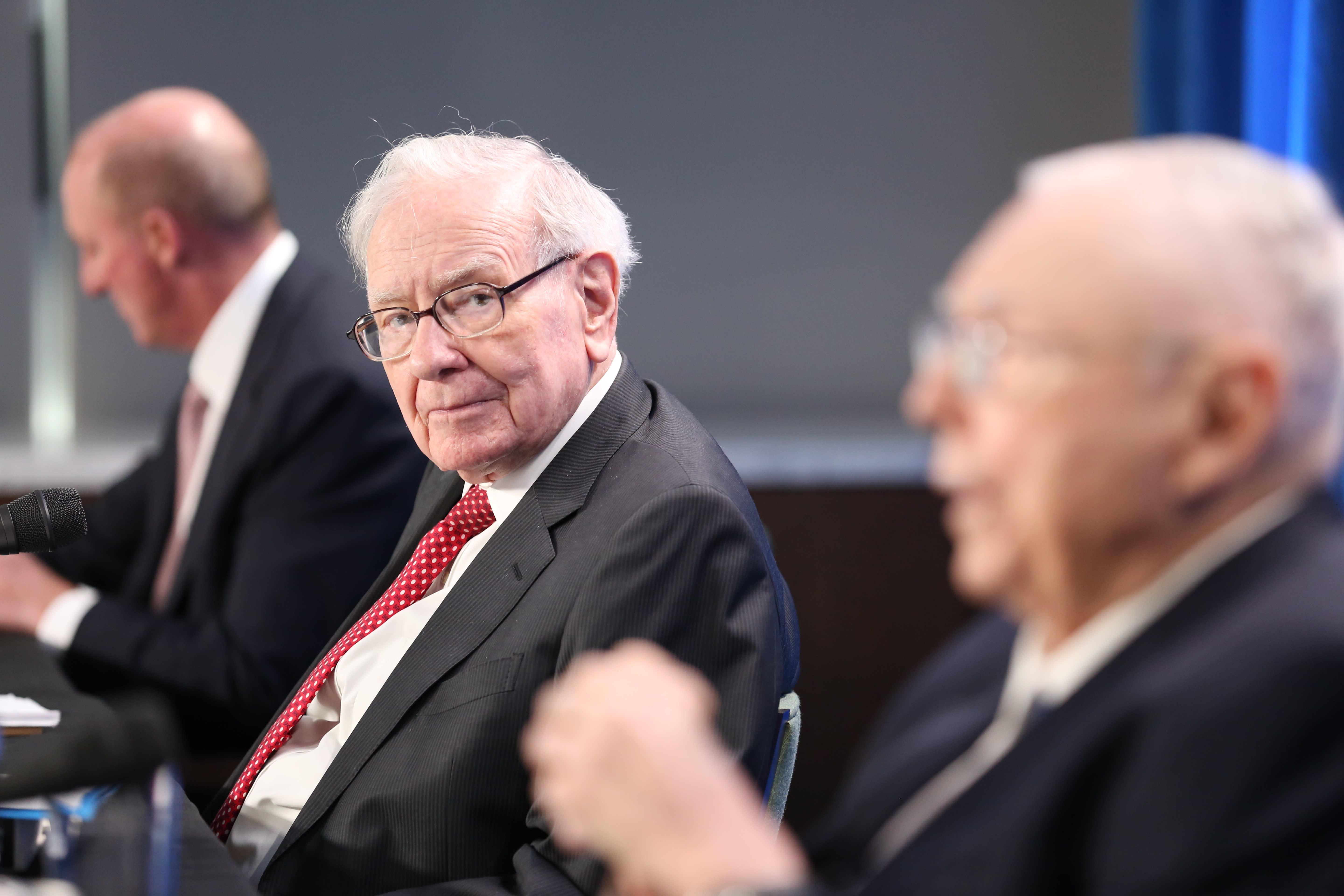 Warren Buffett Says the Pandemic Has Had an 'Extremely Uneven' Impact and Is Not Yet Over – NBC10 Philadelphia - Vimarsana News