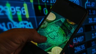 Bitcoin Hovers Around $40,000 After a Wild Week of Trading