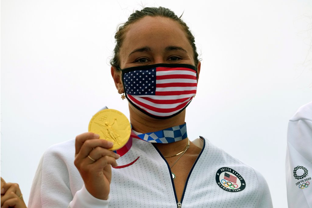 Carissa Moore with her medal