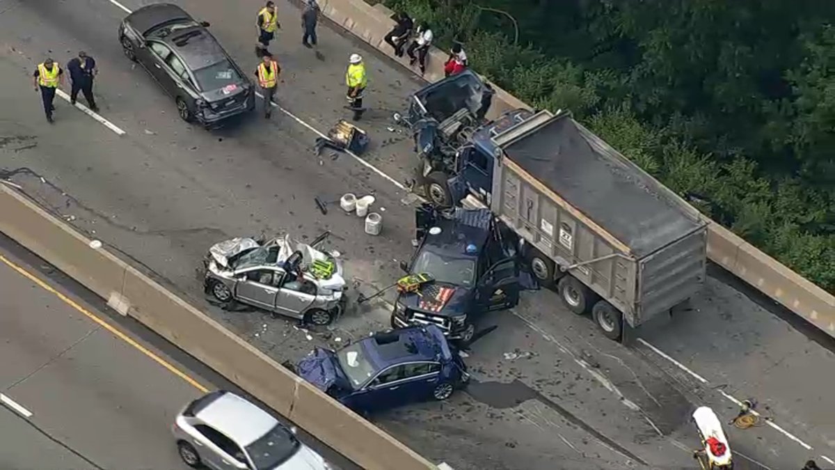 car accident on 76 philadelphia today