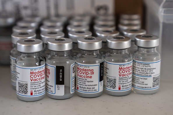 Moderna, Pfizer Stocks Fall as Covid Omicron Wave Subsides in U.S. - Vimarsana News