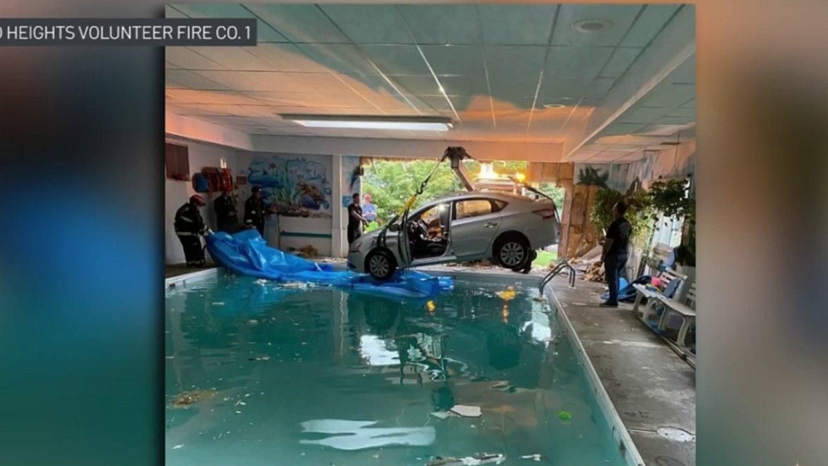 Swimmer on rescue of driver who crashed into Seattle LA Fitness pool 