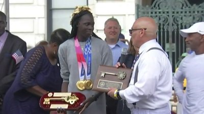 Gold Medalist Athing Mu Gets Hero's Welcome Home in Trenton, NJ