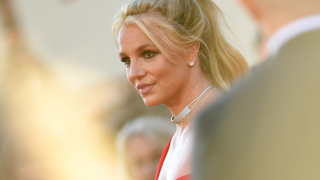 Britney Spears poses on the red carpet