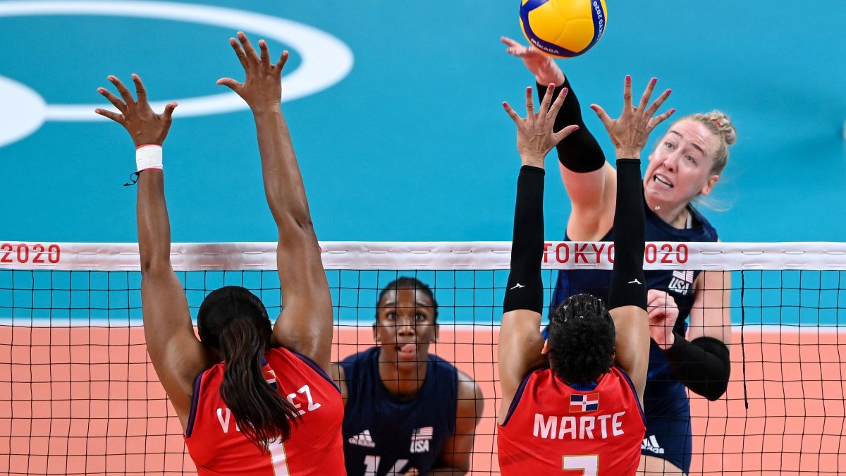 US Women’s Volleyball Advances to Semifinals With Win Over Dominican