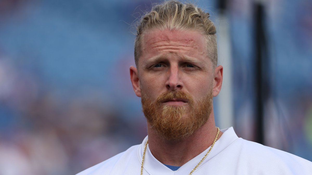 Cole Beasley Quarantined After Close Contact With Trainer Who Tested  Positive, image size:1200x675