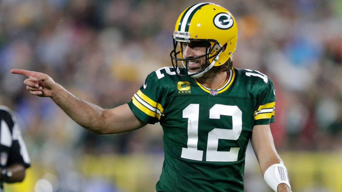 Aaron Rodgers re-signs with Packers on record-breaking four-year deal  [report] – KNBR