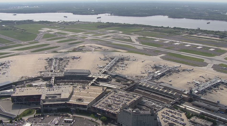 Plane suffers hydraulic spill at PHL Airport, officials say