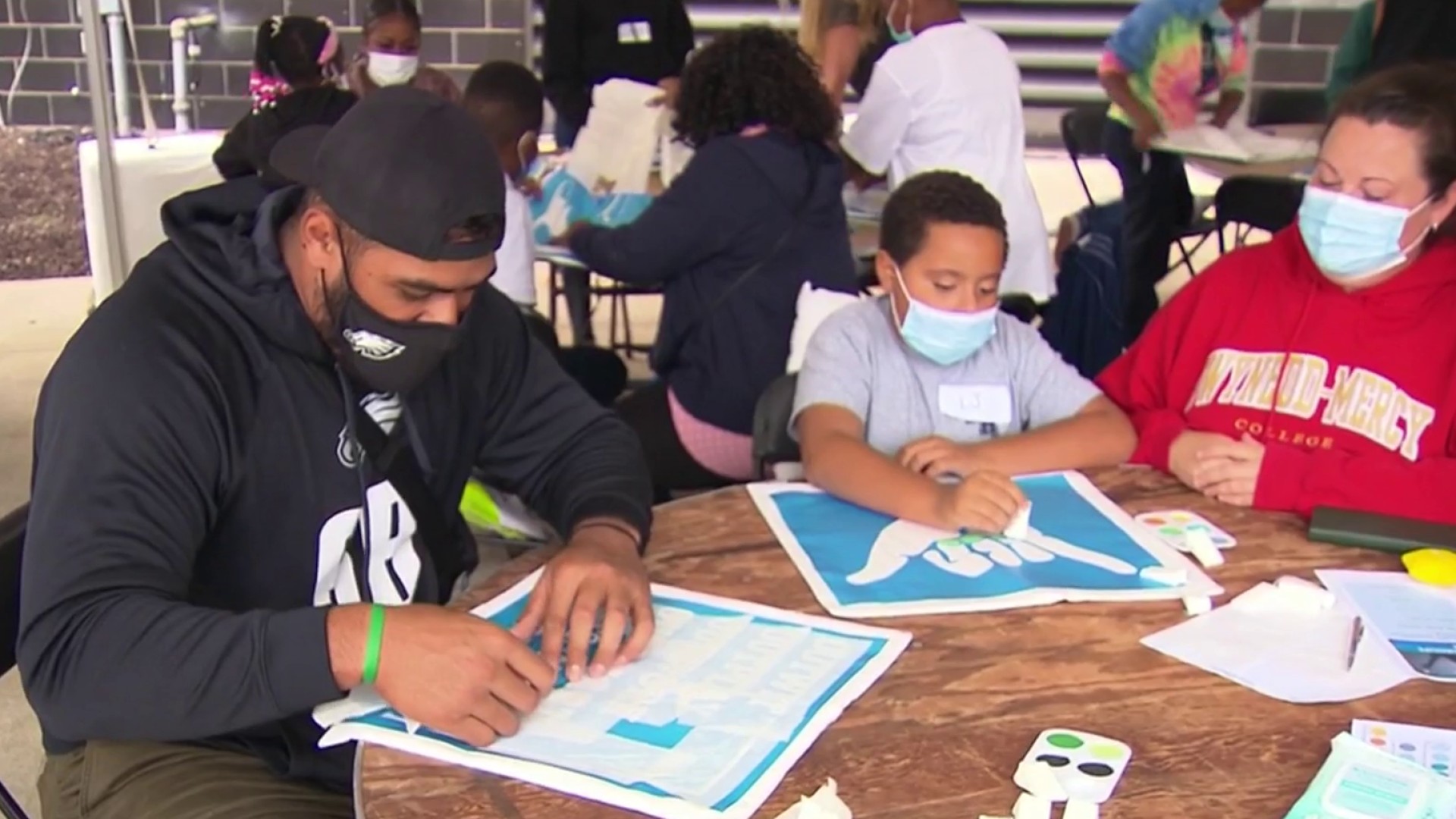 Eagles, Jordan Mailata celebrate local youth football national champions -  6abc Philadelphia