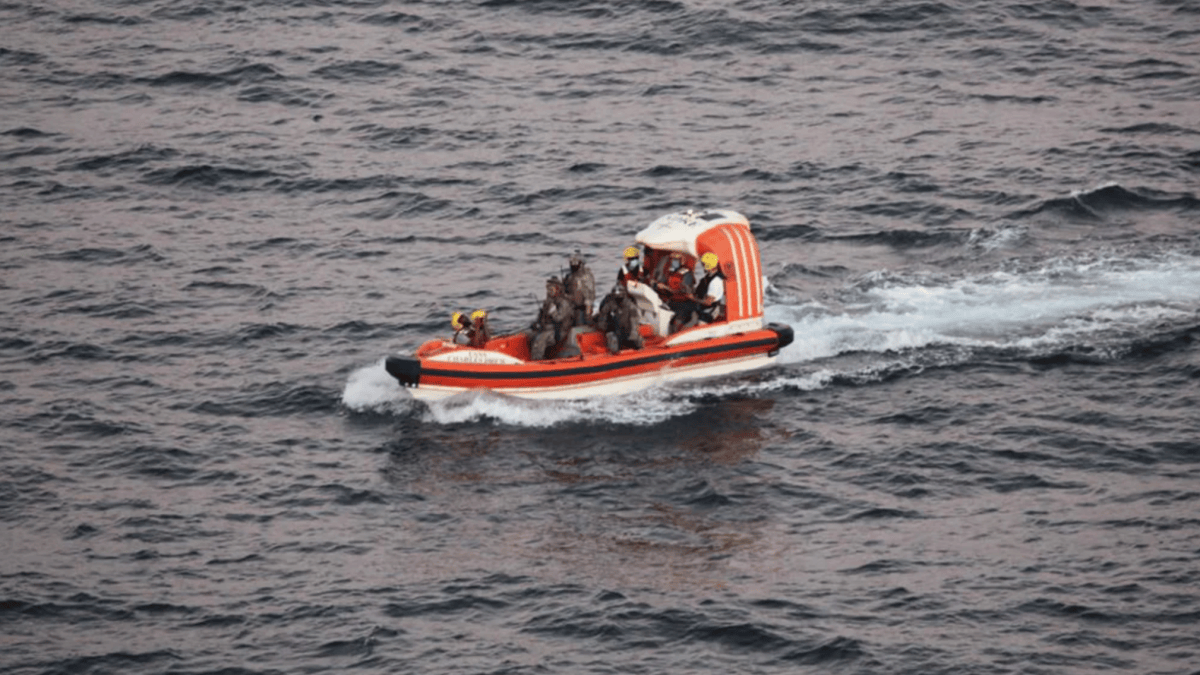 U.S. Navy Rescues Iranian Fishermen Stranded at Sea for Eight Days - Vimarsana News