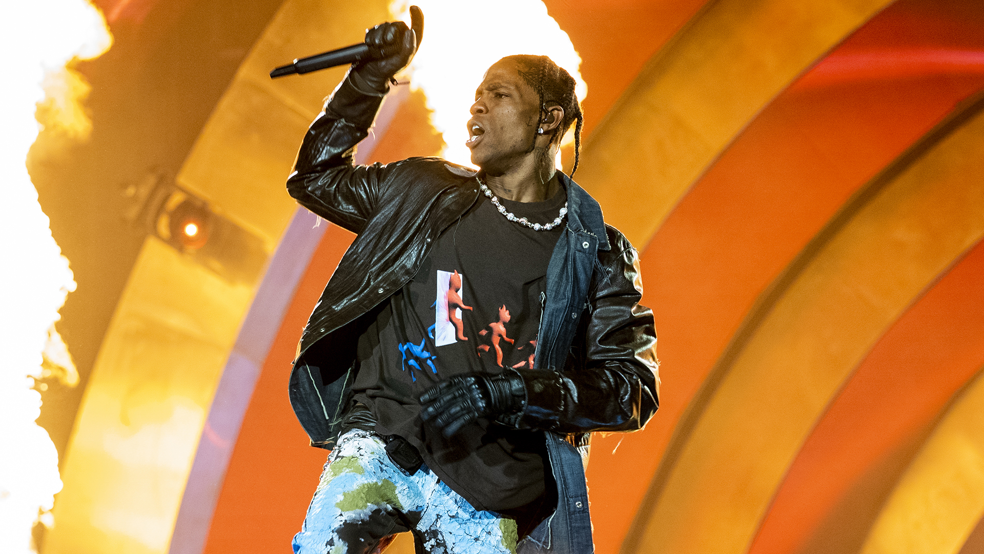 At Travis Scott's Astroworld Festival, a Sudden Life-and-Death