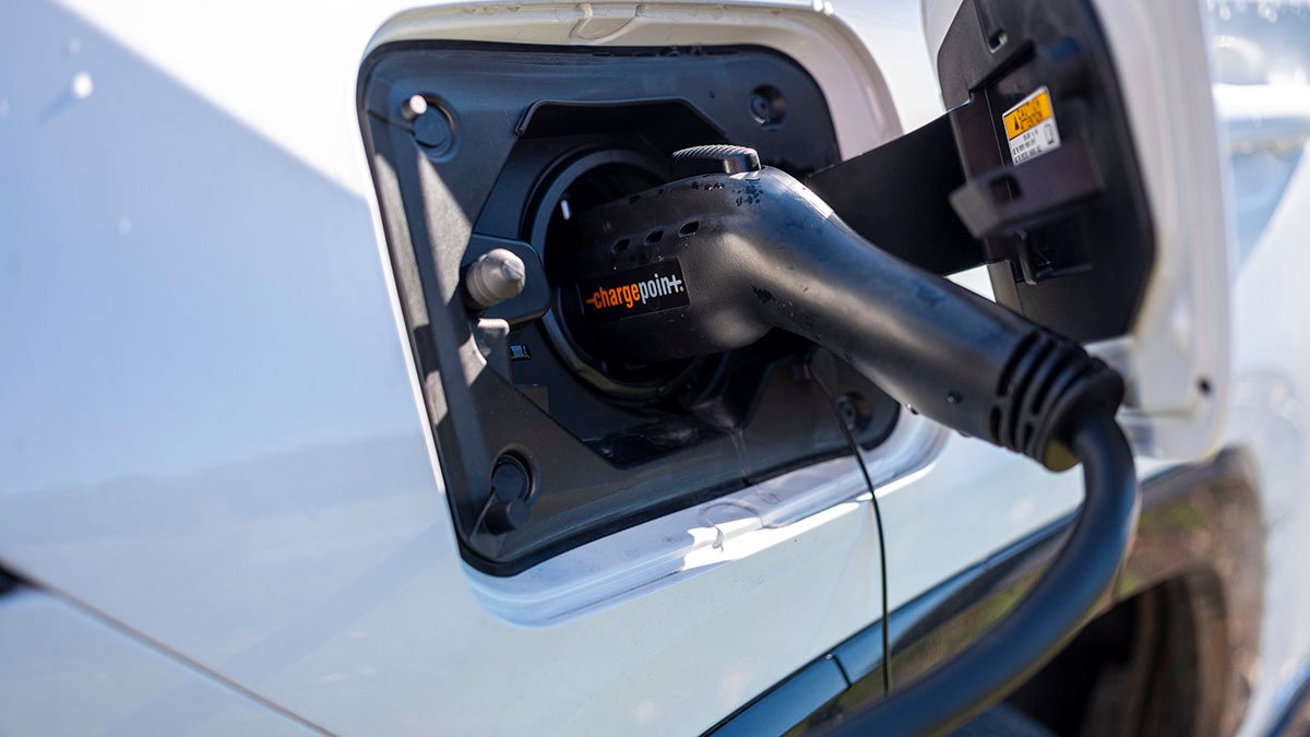 Frigid temps can cut electric vehicle range, make charging tough. Here's what to know – NBC10 Philadelphia - Vimarsana News