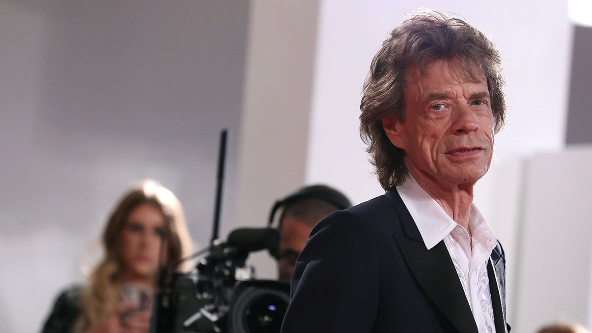 Mick Jagger Explains How He Went Unrecognized at North Carolina Dive Bar - Vimarsana News