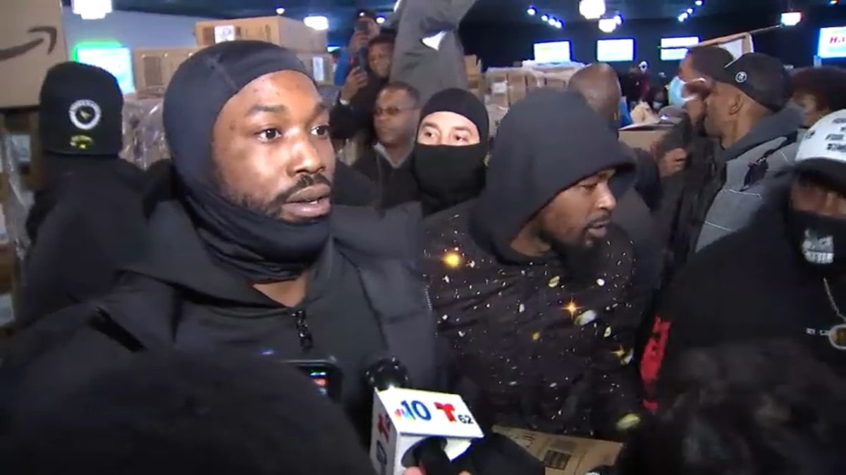 Meek Mill Hosts Holiday Toy Drive for Over 3,500 Philly Kids