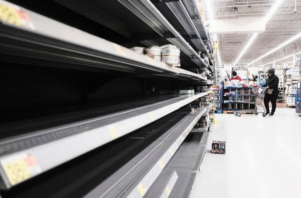Omicron Surge Compounds Retailers' Biggest Headaches: Worker Shortages and Supply Chain Woes - Vimarsana News