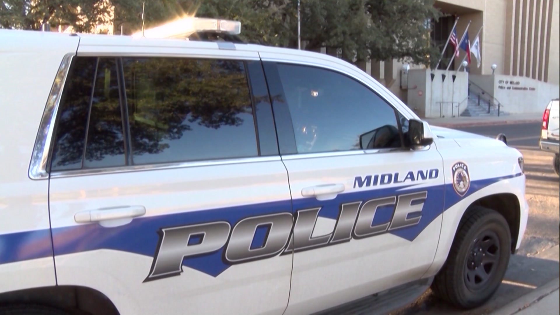 11 shot, 1 killed in Midland, Texas as shooter remains barricaded
